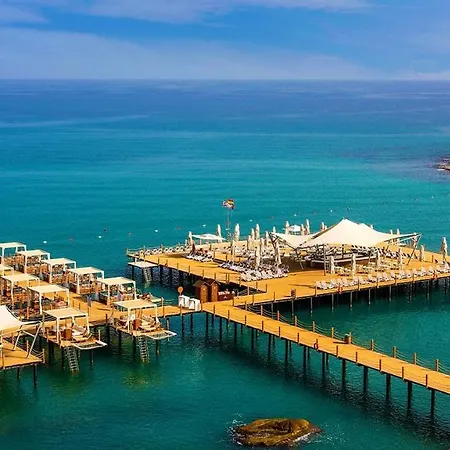 Elexus Hotel & Luxury Resort & Spa & Casino 5* 凯里尼亚